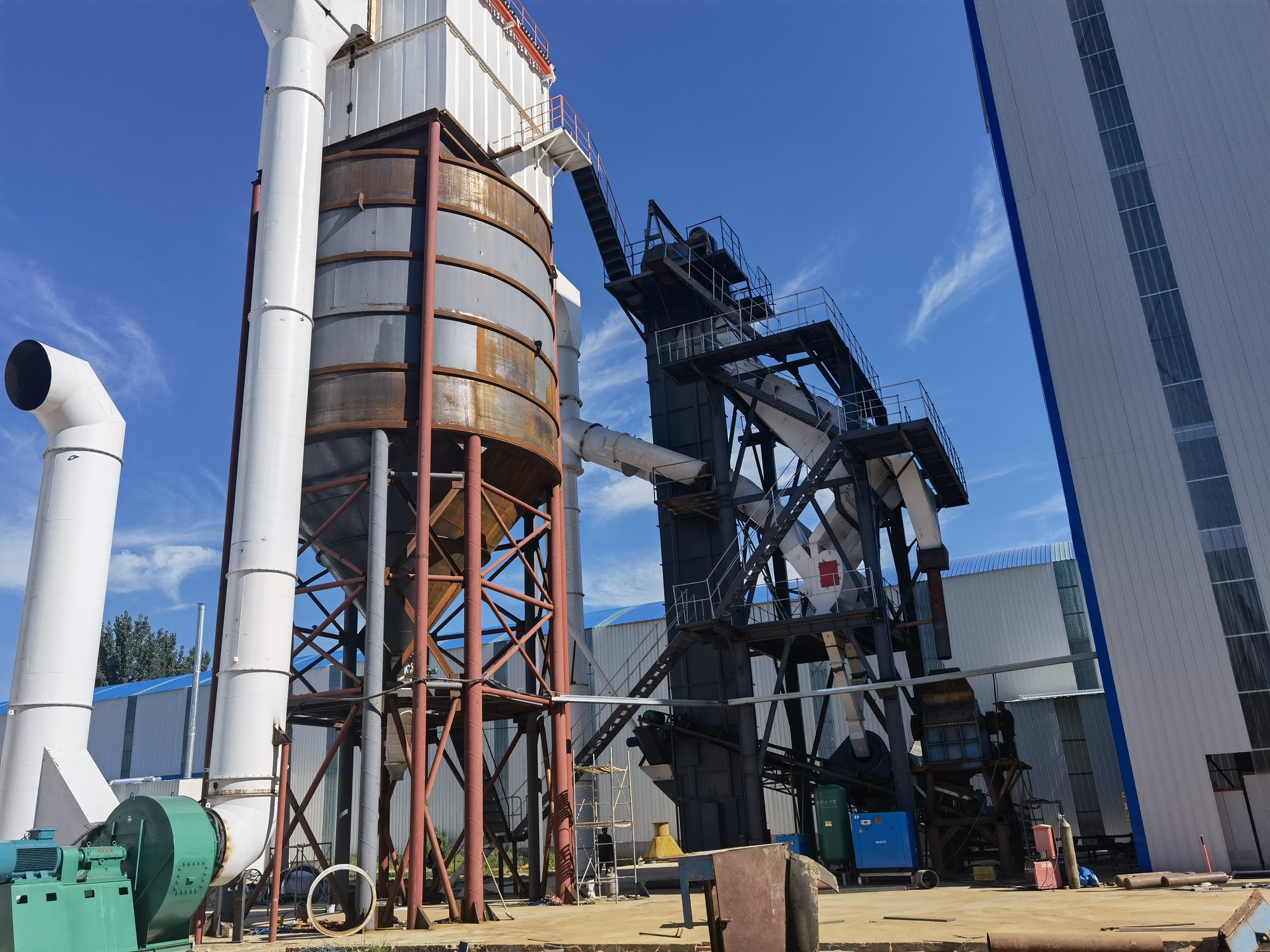 機(jī)制砂如何生產(chǎn)？干法和濕法制砂有什么區(qū)別？