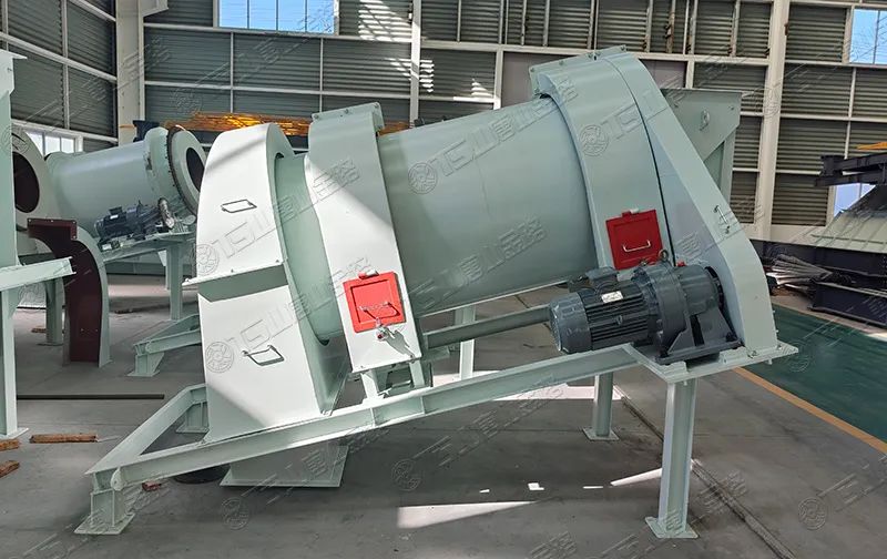 機(jī)制砂防離析、防揚(yáng)塵，有經(jīng)驗(yàn)的砂廠都在用加濕拌和機(jī)