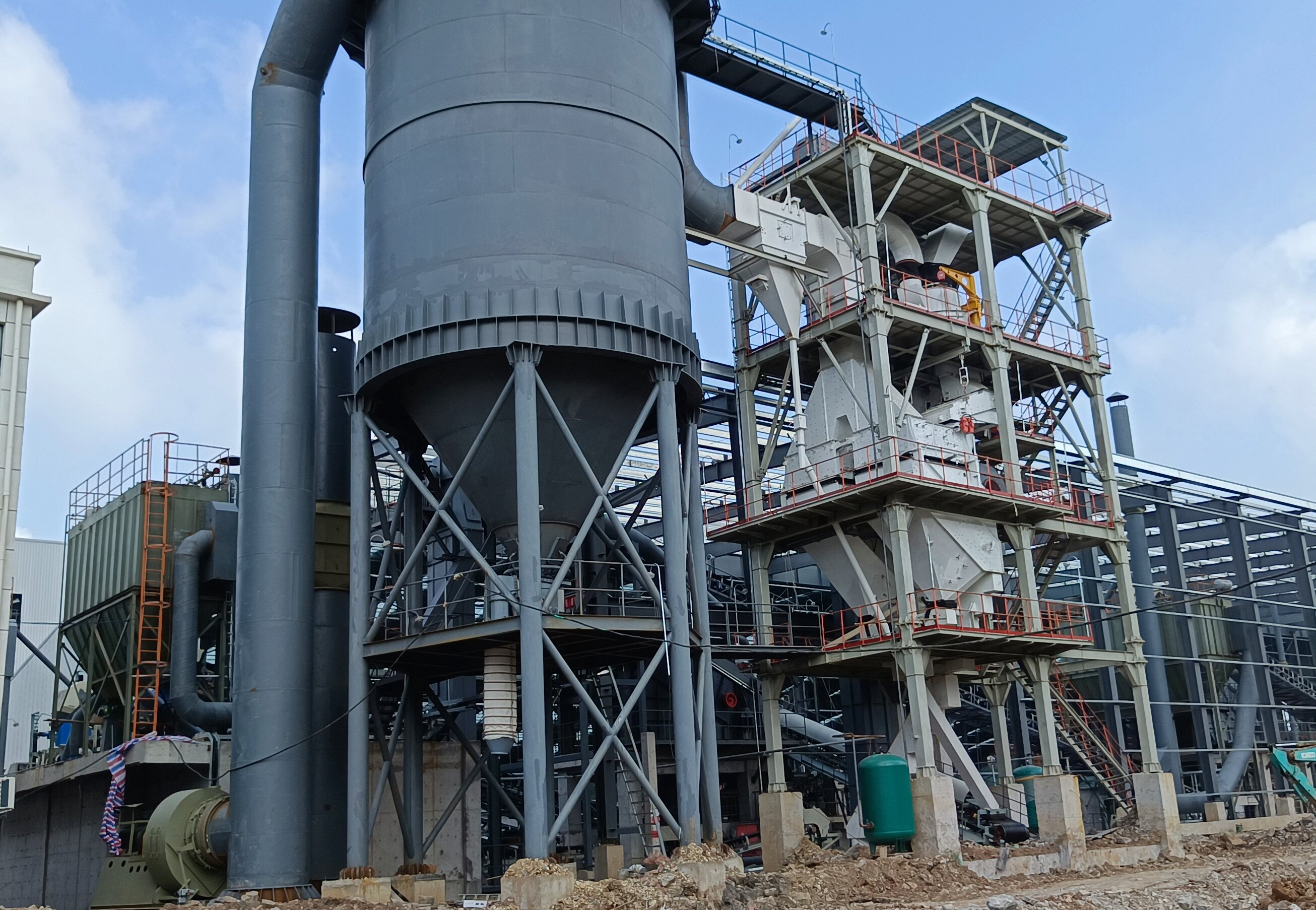 一文讀懂制砂樓：現(xiàn)代砂石生產(chǎn)的 “智能王牌”，環(huán)保高產(chǎn)雙在線！